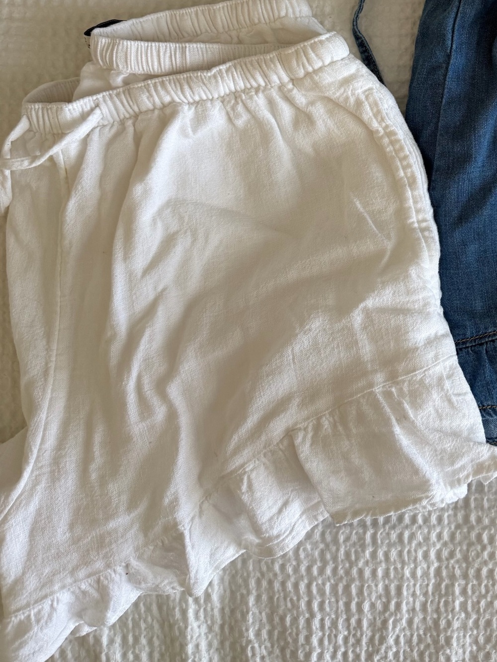 White Abercrombie shorts size small